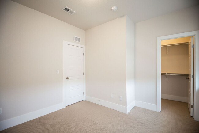 Building Photo - Charming 3-Bedroom Home in the Desirable Bucking Horse Neighborhood!