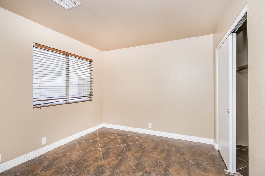 Building Photo - 2231 N 89th Ave