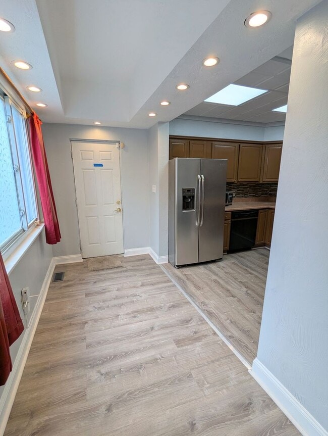 Building Photo - Spacious 4 Bedroom 2 Full Bathroom Home (Perry South)