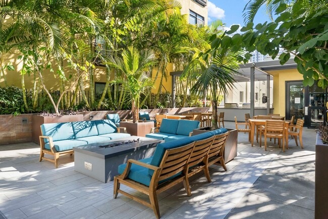 Building Photo - April Move-in Special $500 off Rent - Downtown Cortez Hill Junior Studio | Pool, Parking & Modern...