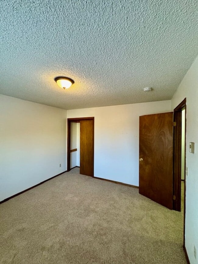 Building Photo - 1605 W Koch St