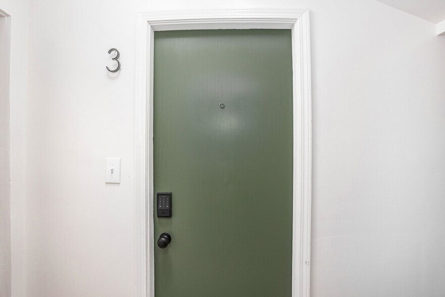 Building Photo - 37 Gold Ave NW