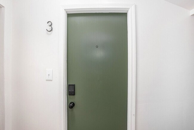 Building Photo - 37 Gold Ave NW