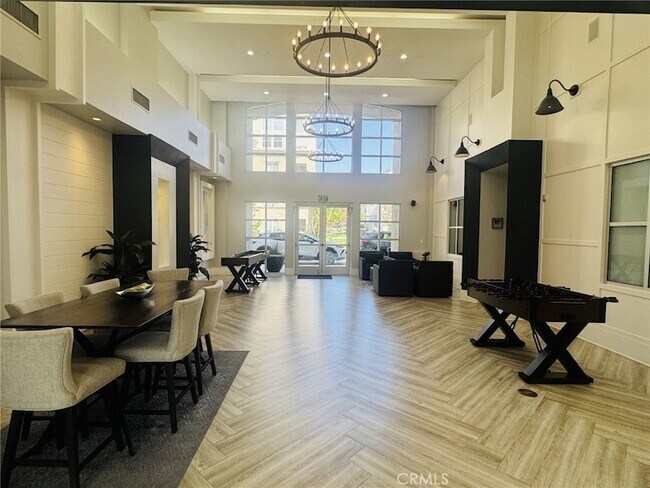 Building Photo - 1250 Scholarship