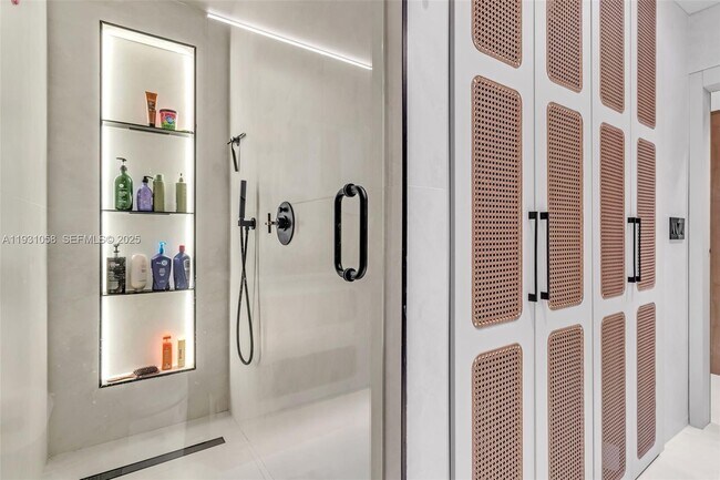 Building Photo - 20281 E Country Club Dr