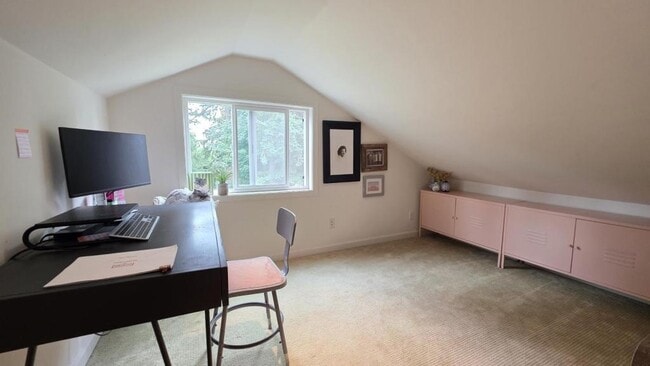 Building Photo - 10632 SE 4th St