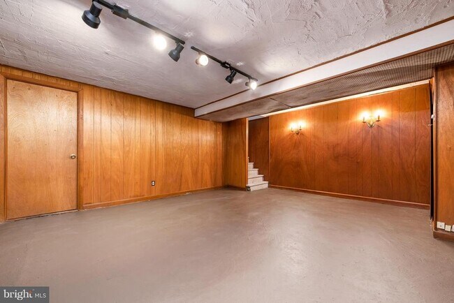 Building Photo - 228 Fitzwilliams Rd
