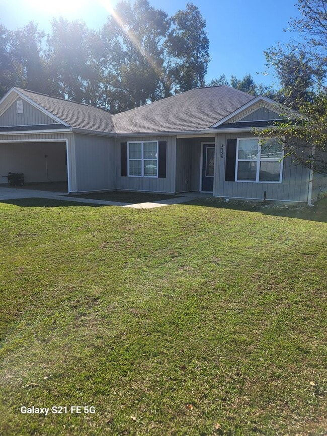 Building Photo - Beautiful 3/2 Near Moody Air Force Base