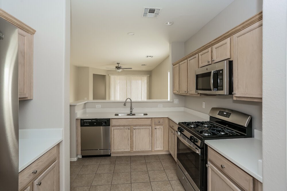 Building Photo - 11722 W Lincoln St