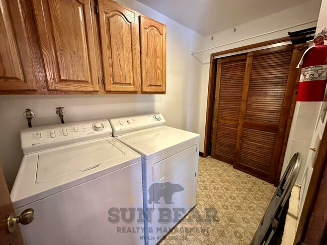 Building Photo - Cozy 2 bedroom on the creek w 1 Car Garage!
