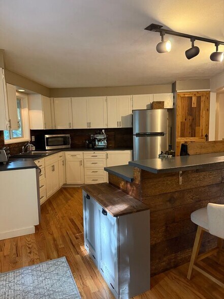 Building Photo - 610 Spencer Ct