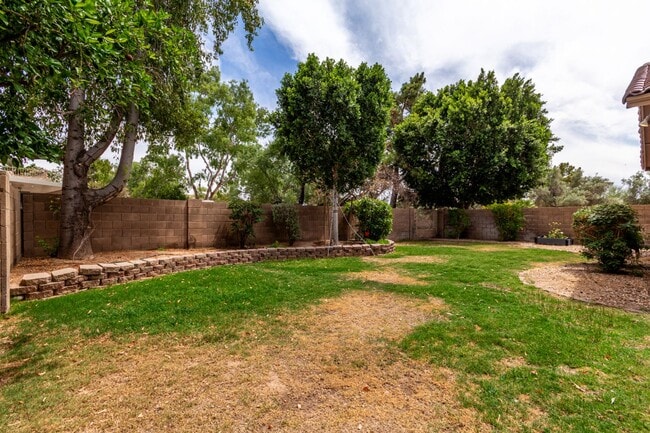 Building Photo - 5 Bedroom home in Chandler