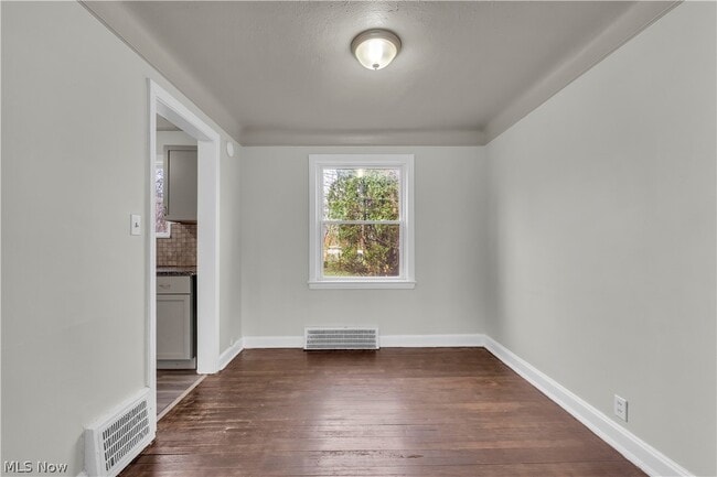 Building Photo - 21206 Hillgrove Ave