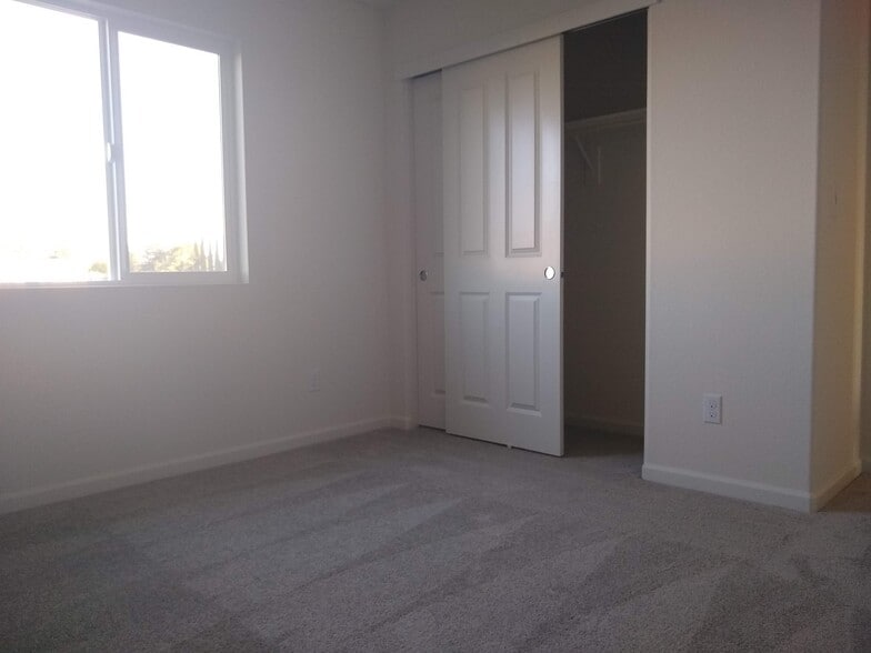 Building Photo - 3740 Cedargate Way
