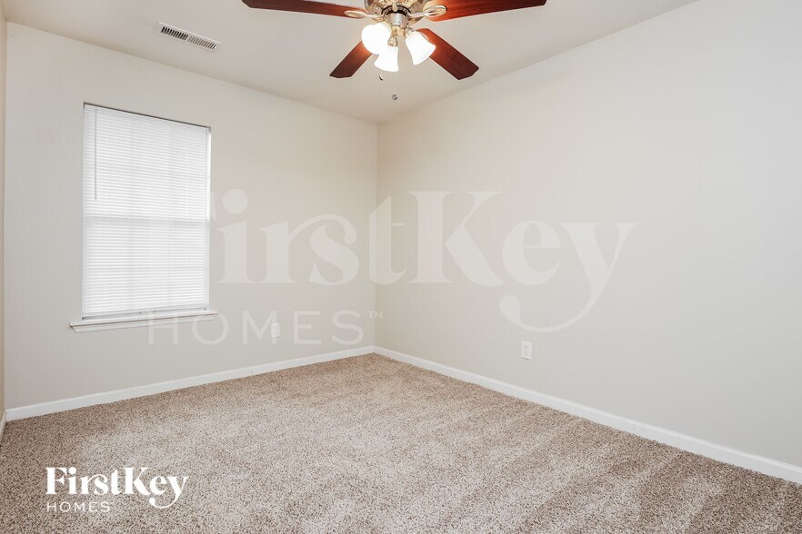 Building Photo - 2561 Realm St