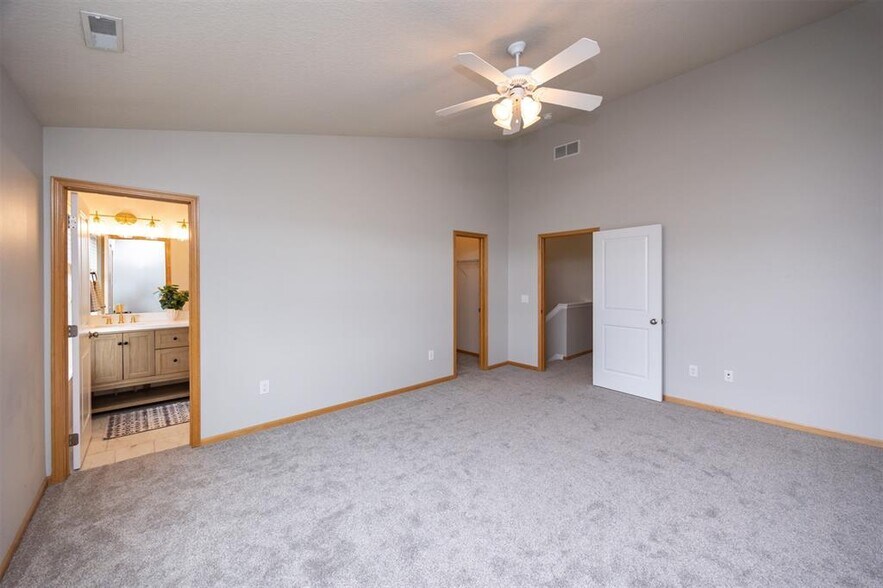 Master Bedroom - 928 NE Kamies Ln