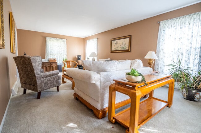 Building Photo - 3501 Saratoga Ave