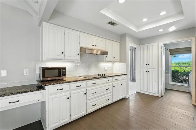 Building Photo - 7938 Fair Oaks Ave