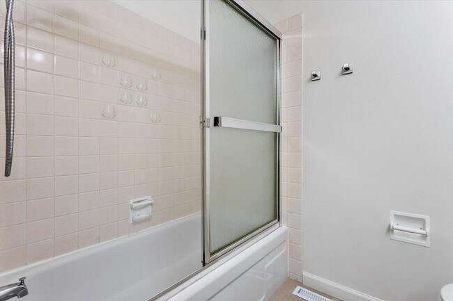 Building Photo - 1145 Bismarck Ln