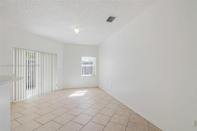 Building Photo - 2319 SE 24th Ave