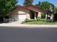 Building Photo - New paint , new carpet, Clovis schools