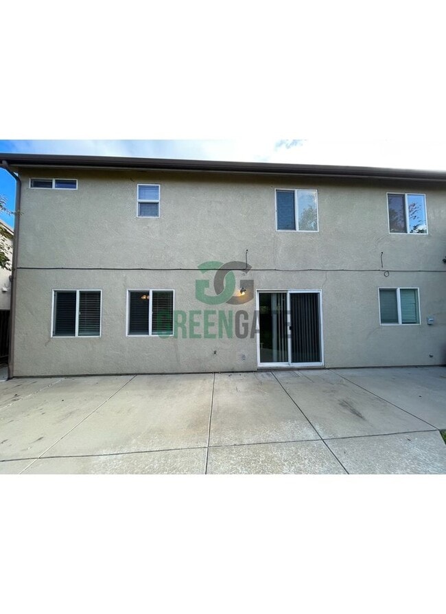 Building Photo - Two story 4 bedroom, 2.5 bath home in Stoc...