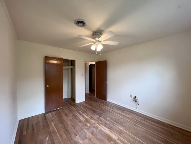 Building Photo - 205 Dumont Rd