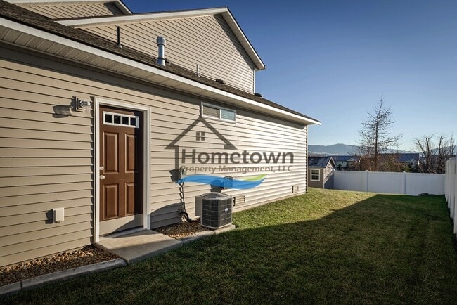 Building Photo - Spacious 4 bed 2.5 bath Home in Post Falls!