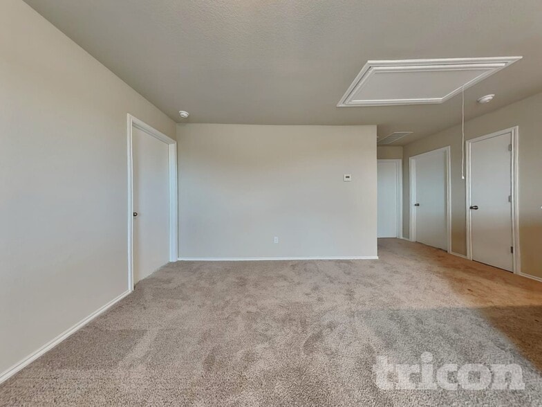 Building Photo - 5121 Saddle Clb Dr