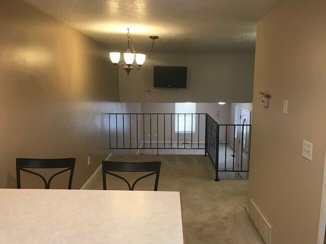 Building Photo - Beautiful Riverdale twin home available for rent