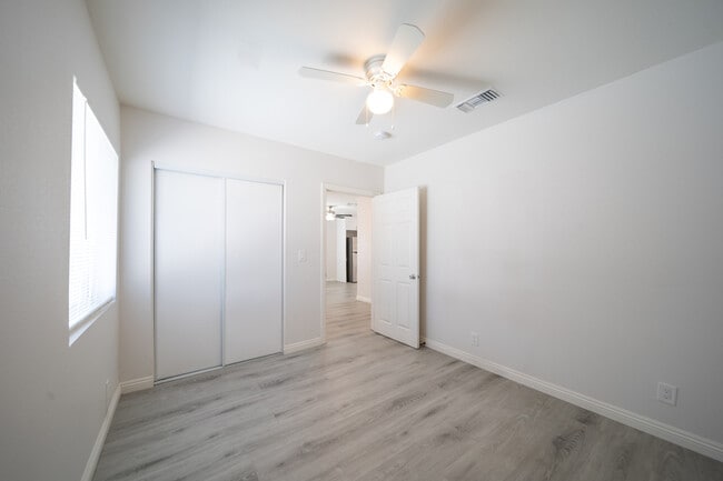 Building Photo - 120 E Shady Grove Dr