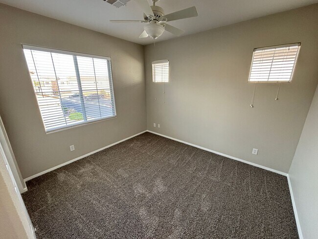 Building Photo - Gorgeous 3Bed/2.5Bath/2Car, 2-Story Home located in Loretta Bay