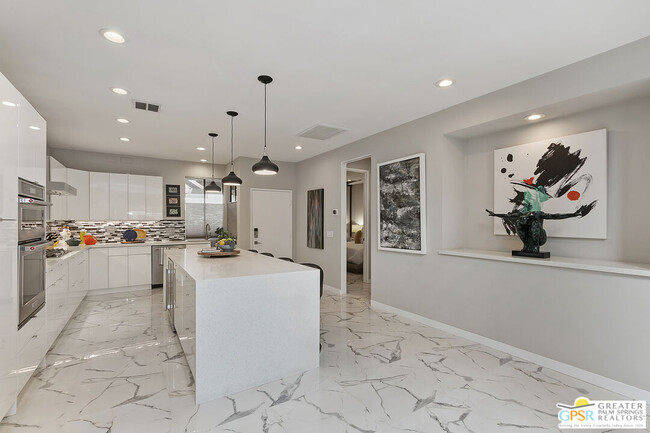 Building Photo - 1475 E Amado Rd