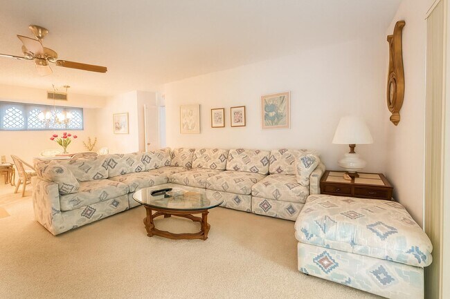 Building Photo - 27 Colonial Club Dr