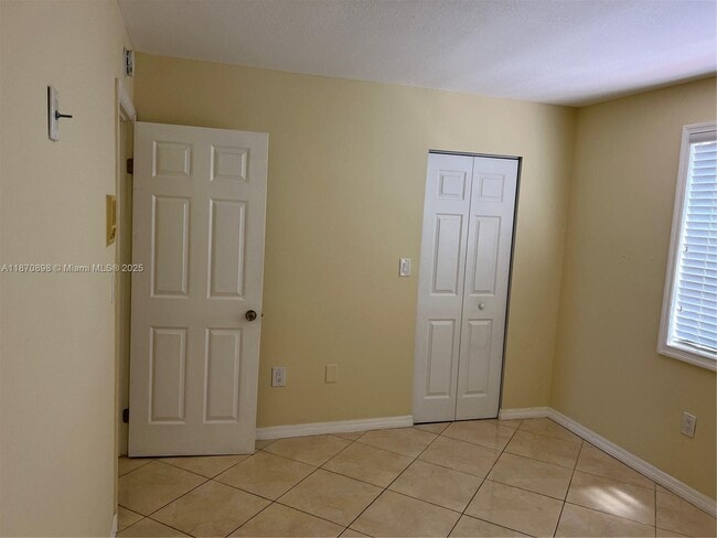 Building Photo - 9908 Hammocks Blvd