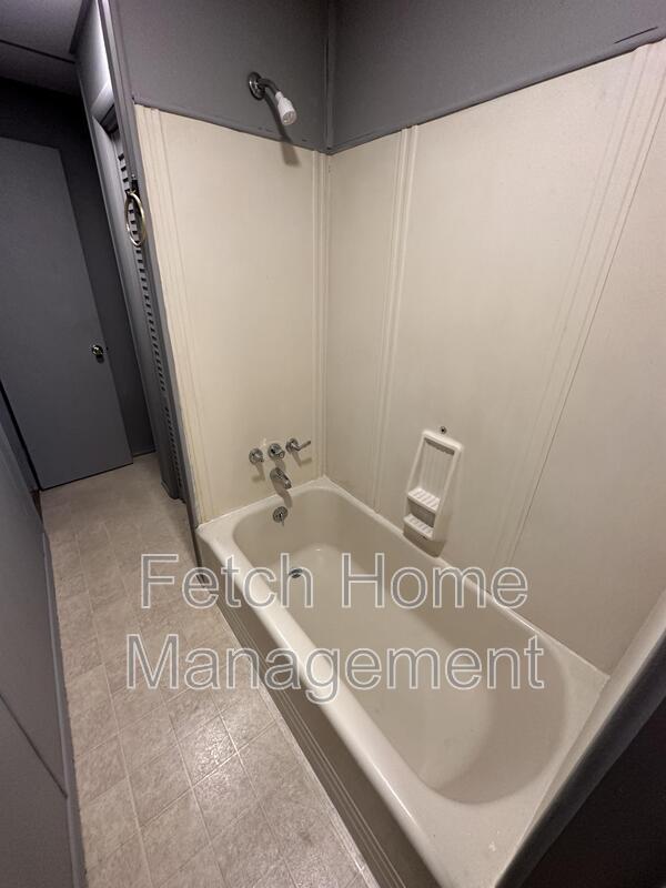 Building Photo - 422 Hillside Ave