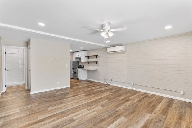 Building Photo - The Catalina