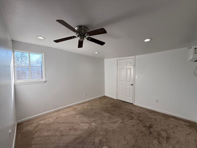 Building Photo - 2 Week Free Move-In Special! Charming Renovated 1BR Near The Pearl & River Walk