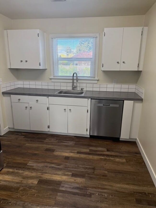 Building Photo - Arbor Lodge Gem