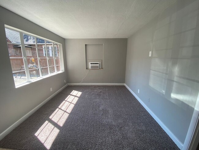 Building Photo - 2 bedroom 1 bath house