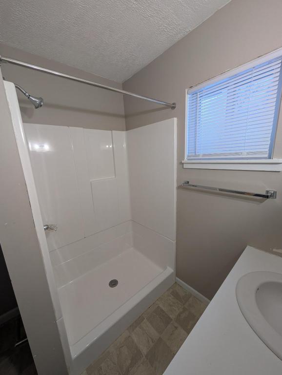 Building Photo - 145 E Paras Hill Dr