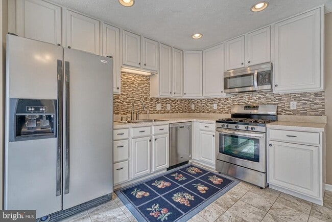 Building Photo - 206 Colgate Dr