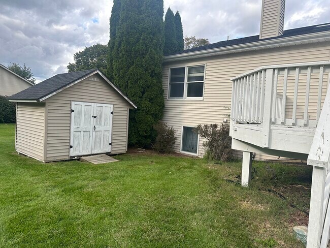 Building Photo - 4934 Claredon Pl