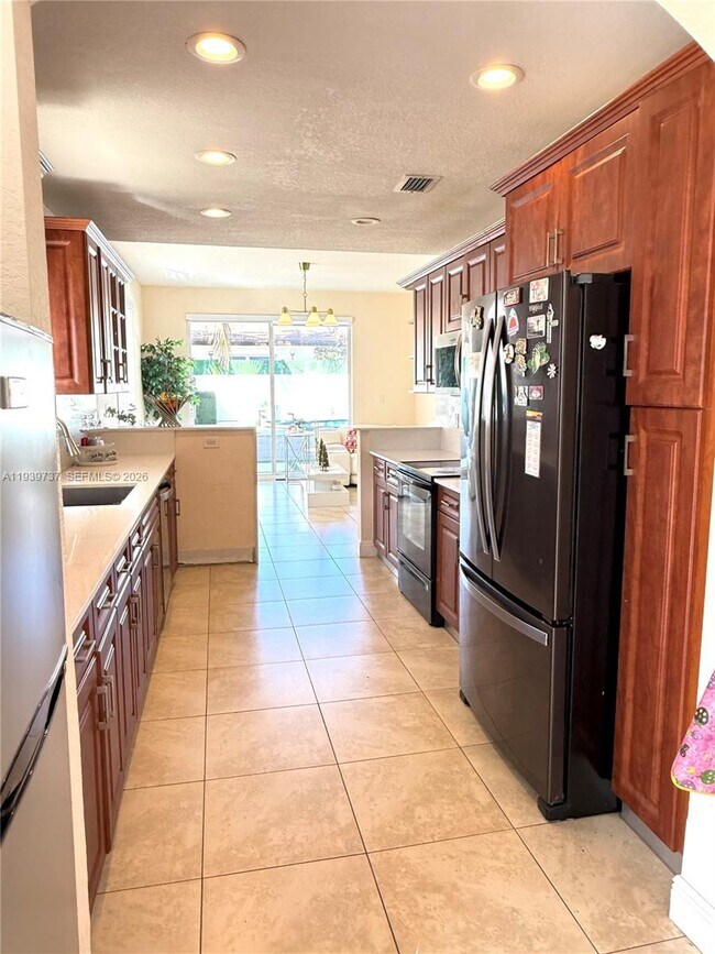 Building Photo - 16950 SW 93rd Ave