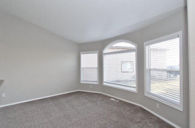 Building Photo - 11847 W Lewisburg Ct