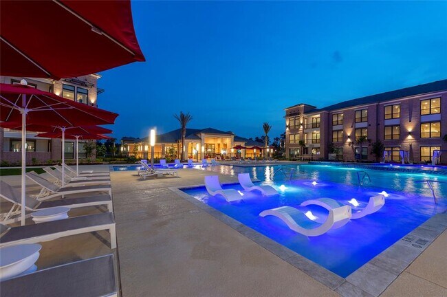 Building Photo - 30020 Creekside Ter Dr