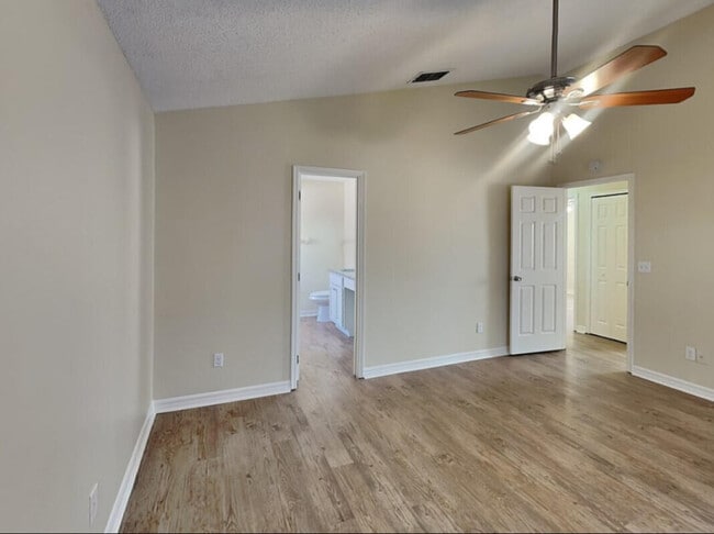 Building Photo - 3651 SW Voyager St