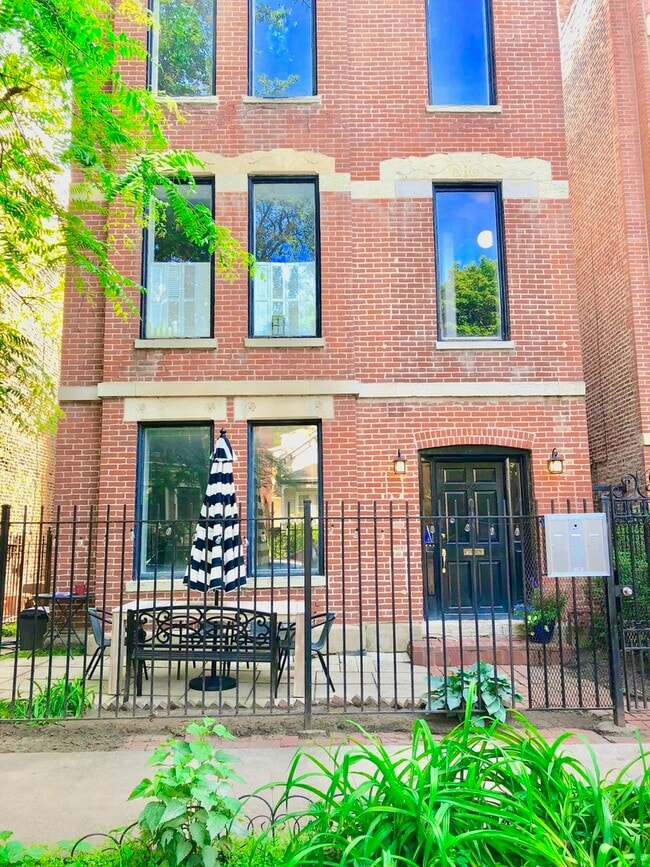 Building Photo - 2046 N Bissell St