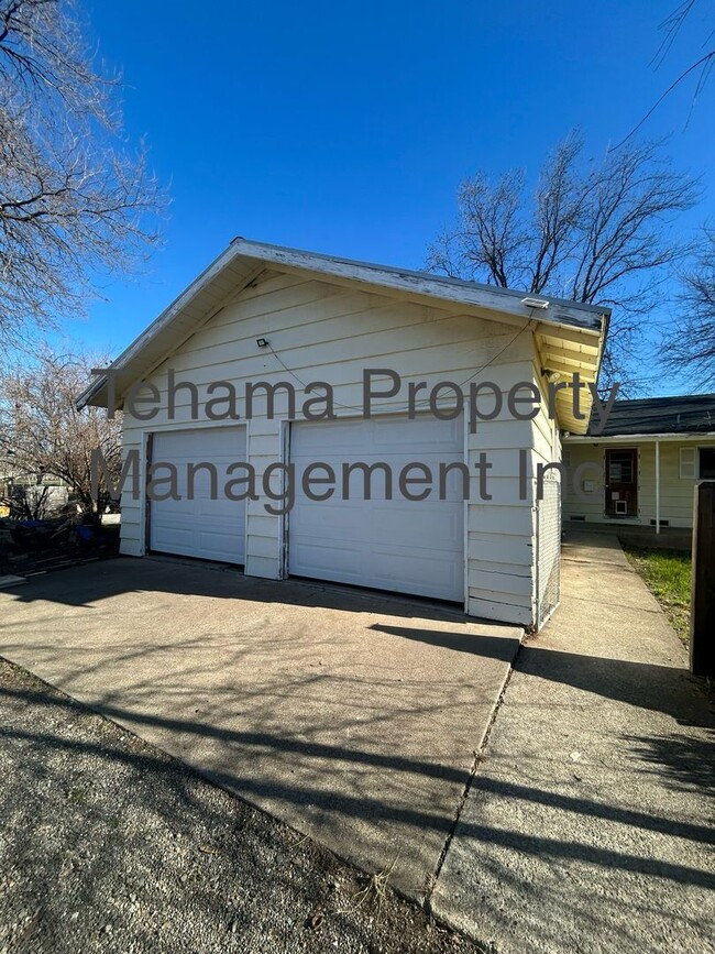 Building Photo - 3-Bedroom, 2-Bathroom Home in the Orchards!!!