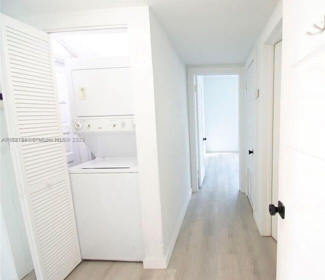 Building Photo - 3304 S Le Jeune Rd